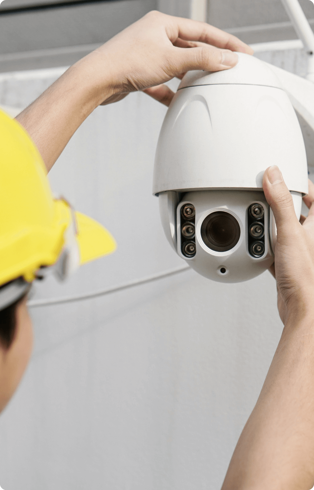 Man setting up CCTV-installations